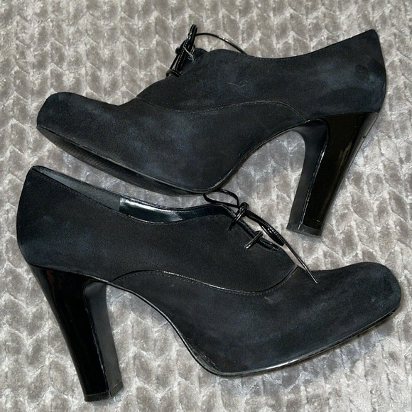 Nine West Black Hells with Peek A Boo Bow Ties.  Size 9. - Picture 1 of 12